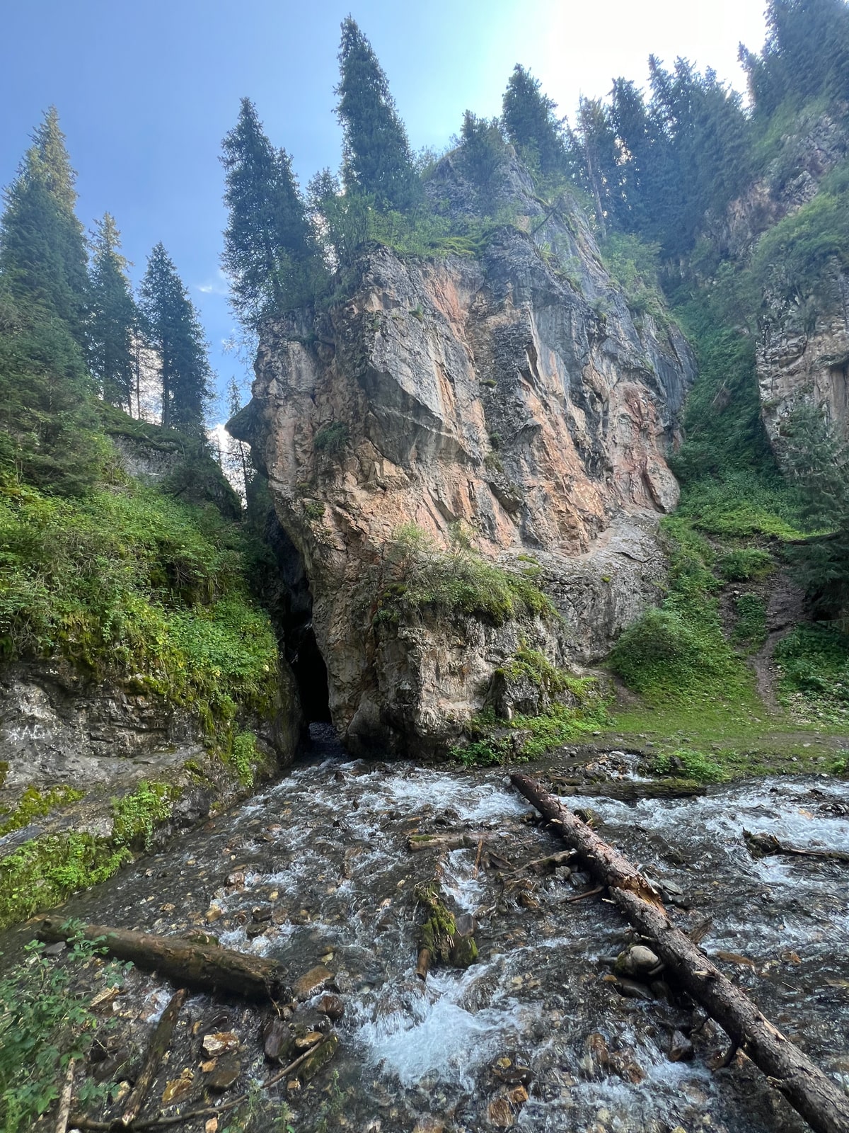 سفر به دل طبیعت قزاقستان با سانا؛ آرامش، هیجان و زیبایی در دل کوهها 7 travelogue kazakhstan 12