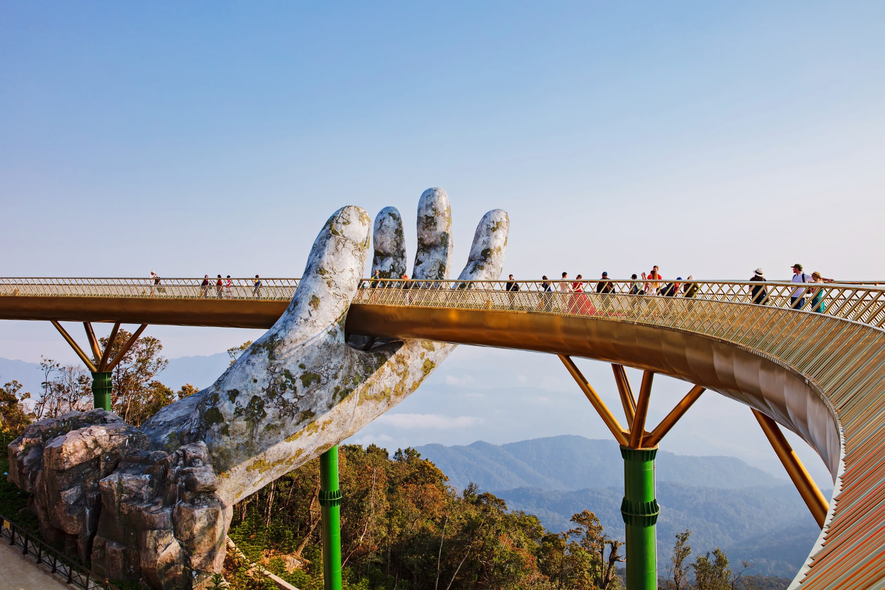 سفر به ویتنام با تور سانا؛ قصهای در دل مه، میان معابد، صخرهها و دستهایی از جنس طلا... 4 travelogue vietnam 02
