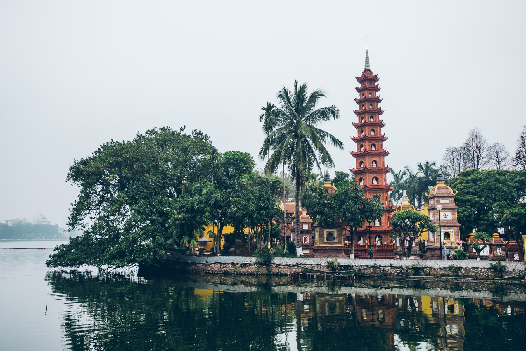سفر به ویتنام با تور سانا؛ قصهای در دل مه، میان معابد، صخرهها و دستهایی از جنس طلا... 3 travelogue vietnam 12