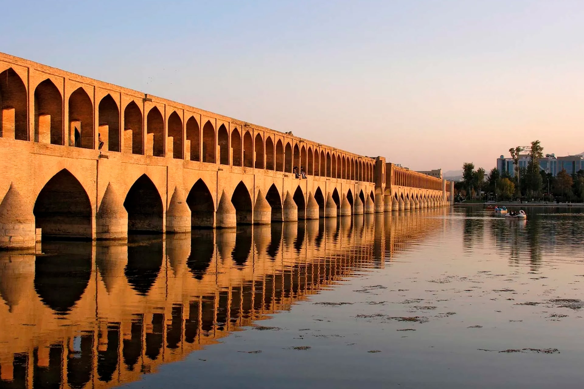 isfahan travel guide sana 02